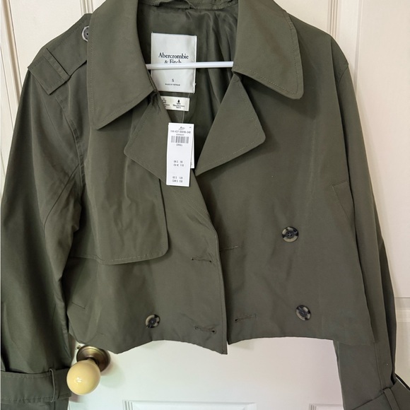 Abercrombie & Fitch Jackets & Blazers - Abercrombie & Fitch Cropped Green Trench Coat - Size small. NWT